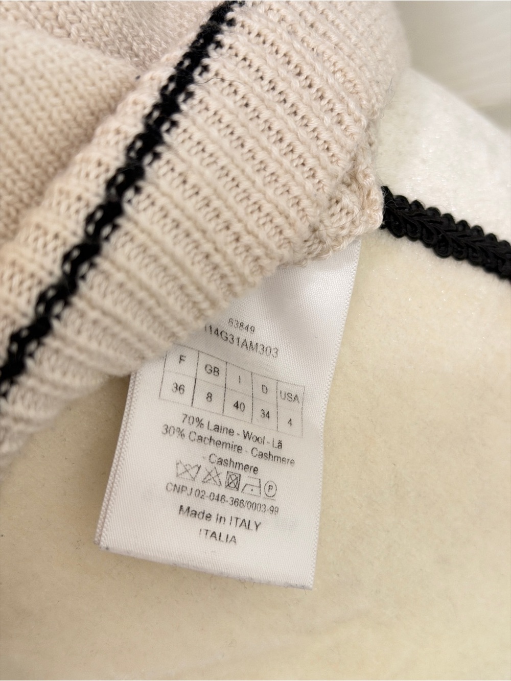 Dior Short-Sleeved Sweater
Ecru Wool and Cashmere Knit - Picture 10 of 10